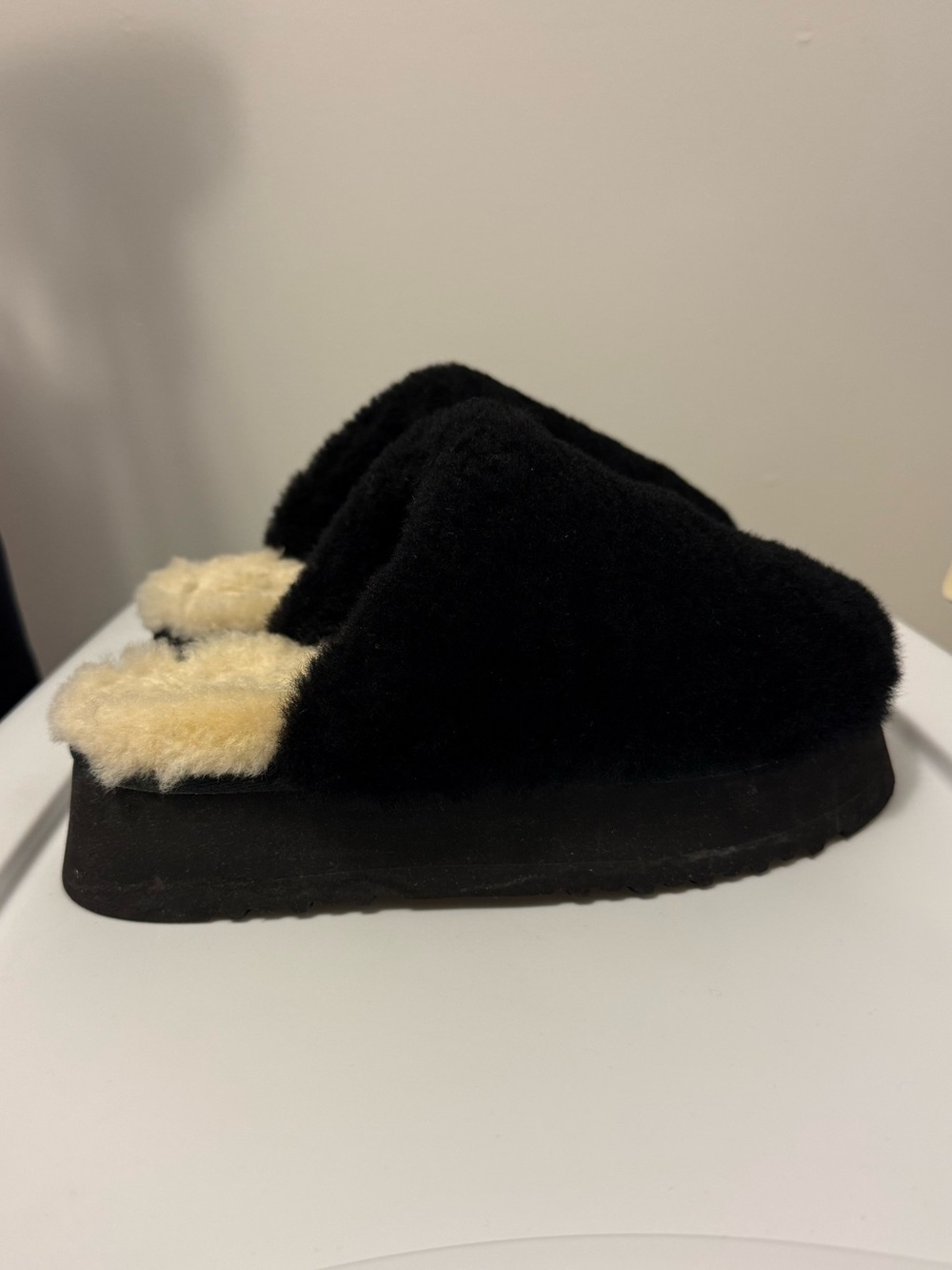 MOU Platform Slipper